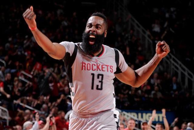 莱昂纳德32分快船险胜森林狼 76人力克独行侠